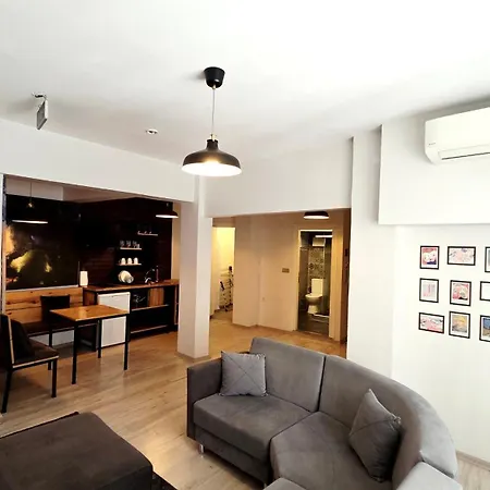 Social House *