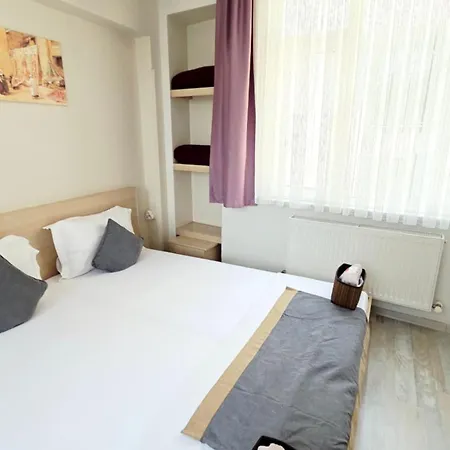 Social House Hotel *