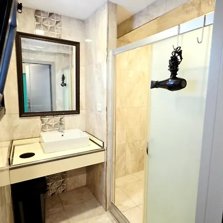 Social House Hotel *