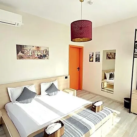 Social House Hotel *